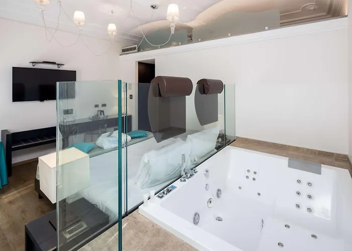 Otel Western Genova 4*