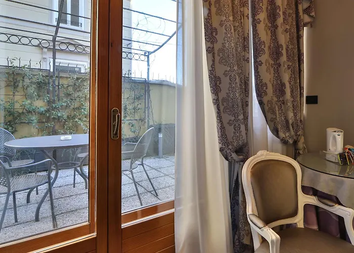 Western Genova Otel 4*