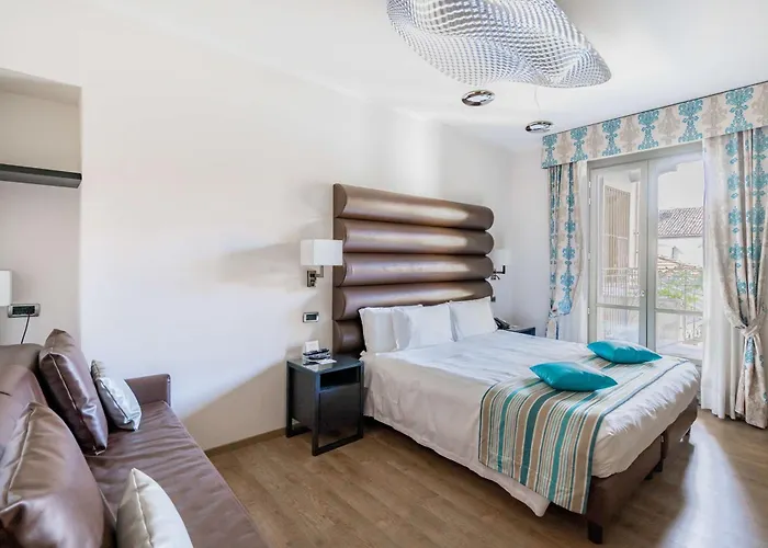 מלון Western Genova 4*